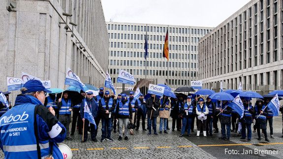 Kundgebung der BND-Beschäftigten vorm Hauptsitz des Bundesnachrichtendienstes in Berlin