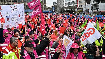 Warnstreik in NRW – Kundgebung in Bochum